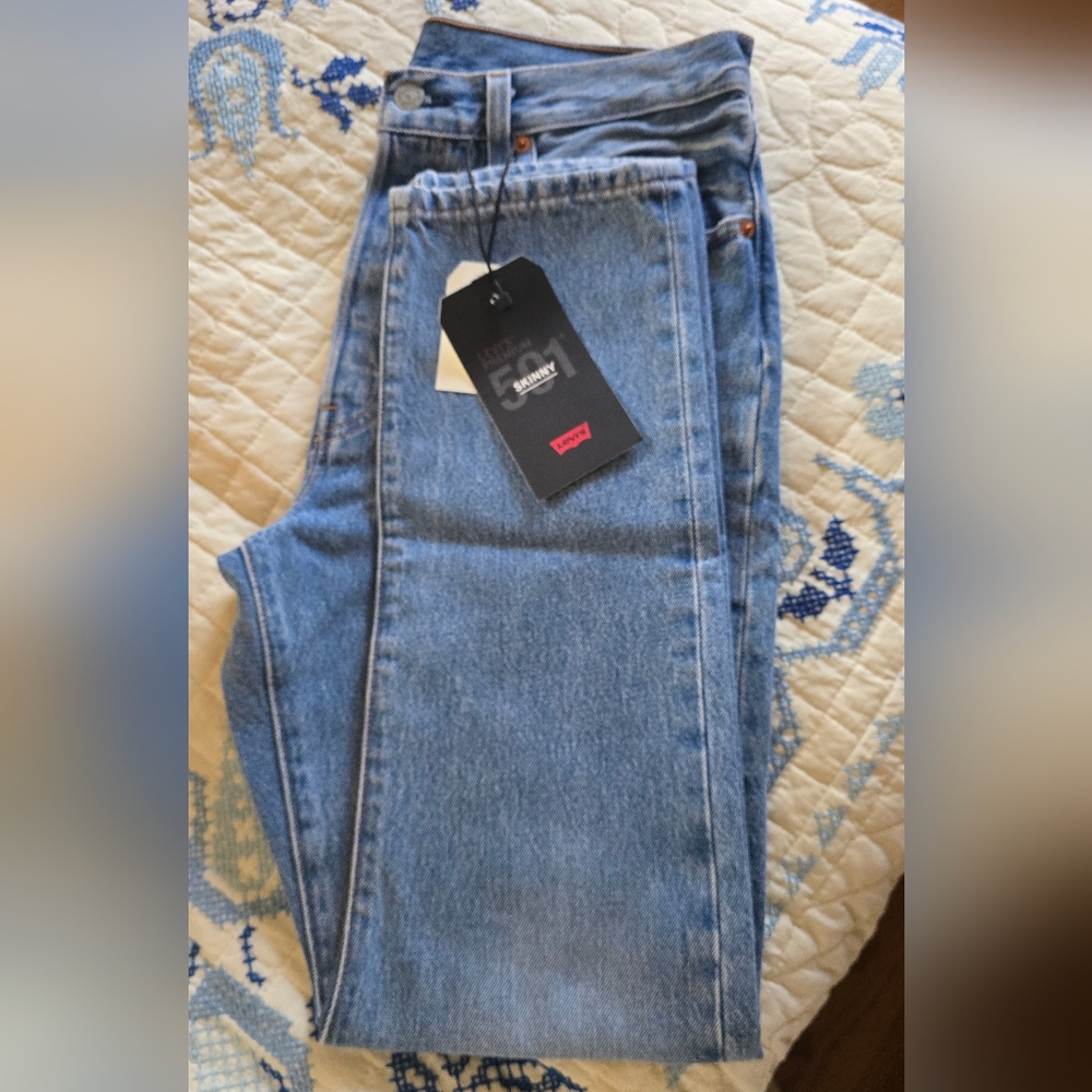 NWT Levi's Women's Classic Straight Leg Blue Jeans